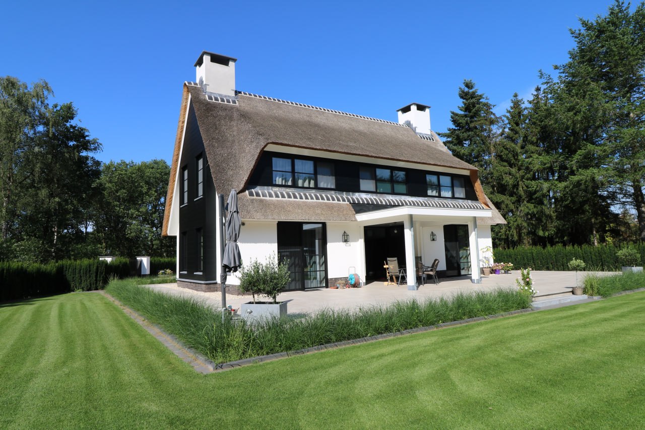 Representatieve woning met ruime tuin en veranda
